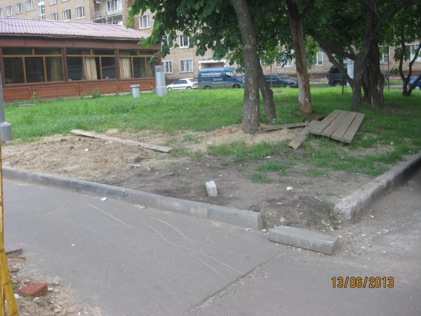 Лужков, уходя, сказал Собянину, что под одним из московских тротуаров зарыт клад (с) Лужков, уходя, сказал Собянину, что под одним из московских тротуаров зарыт клад (с)